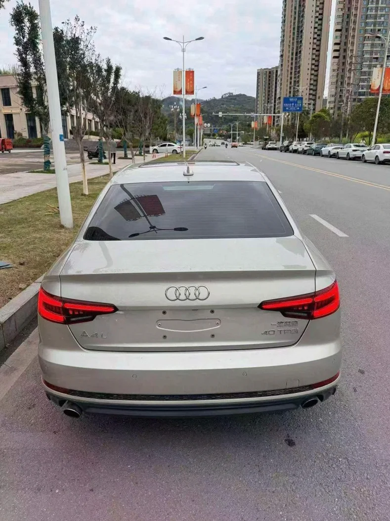 奥迪A4L 驾驶室