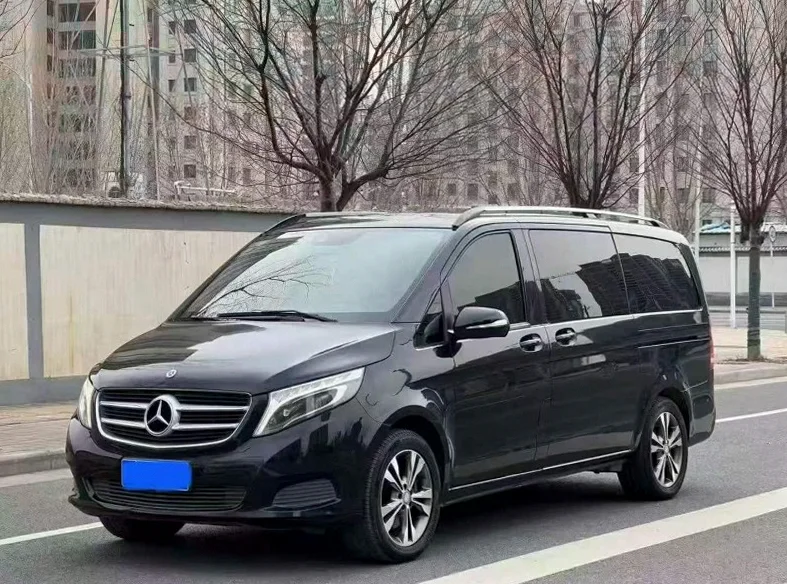 奔驰V 正面外观三