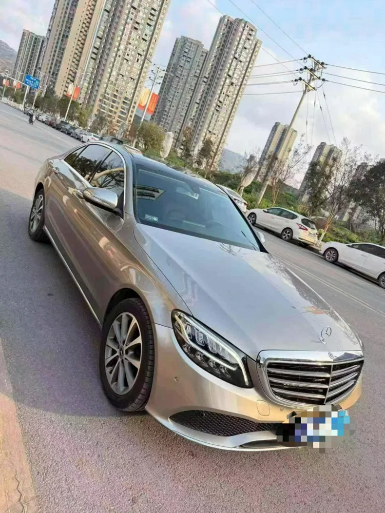 奔驰C 正面外观二