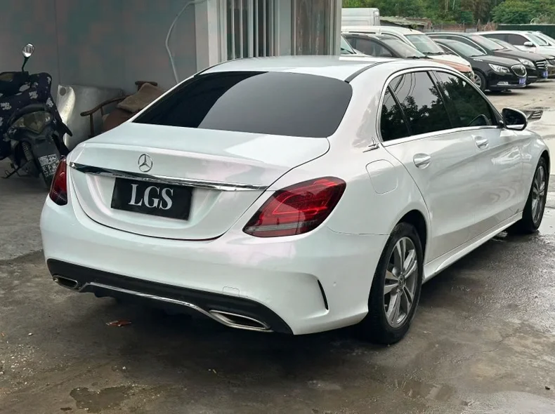 奔驰C 后面外观一