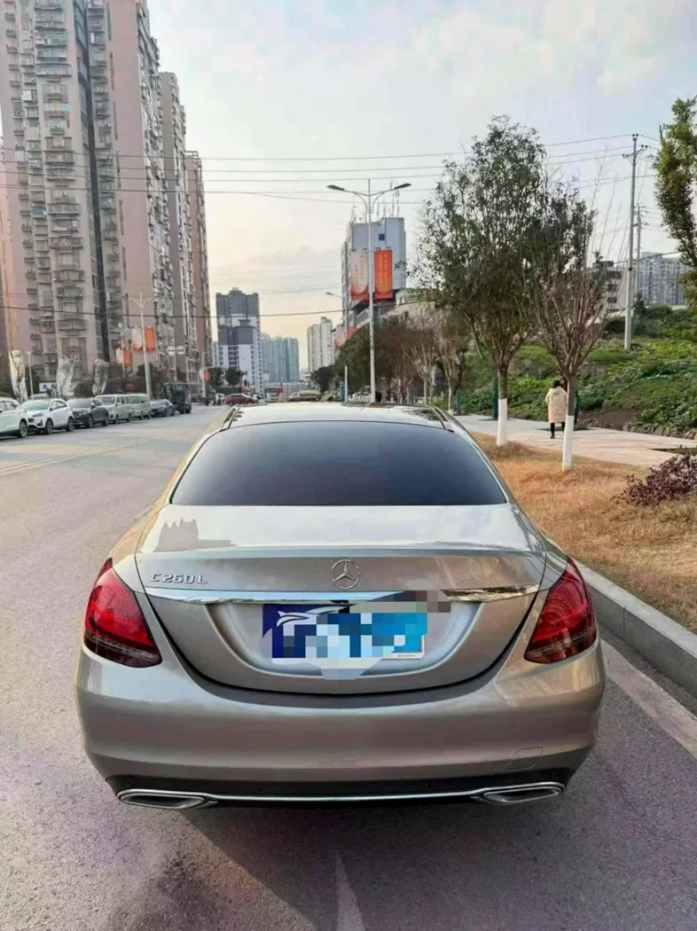 奔驰C 驾驶室