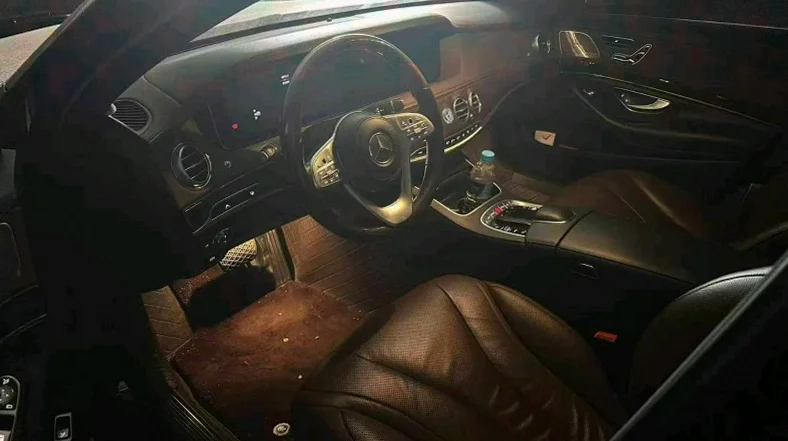 奔驰S 后面外观一