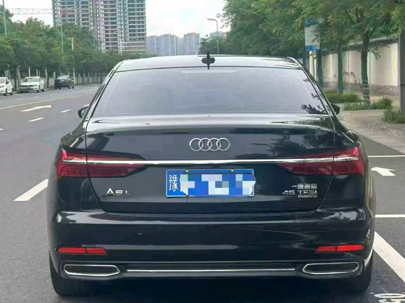 奥迪A6L 内饰前排