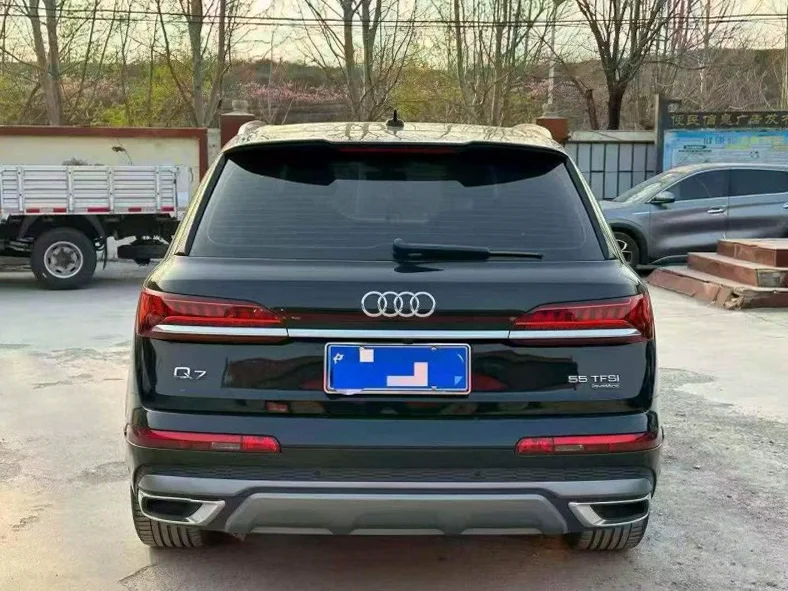 奥迪Q7 驾驶室