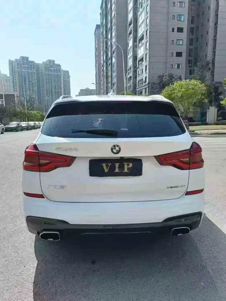 宝马X3 后面外观三