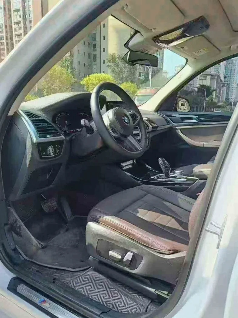 宝马X3 后面外观二