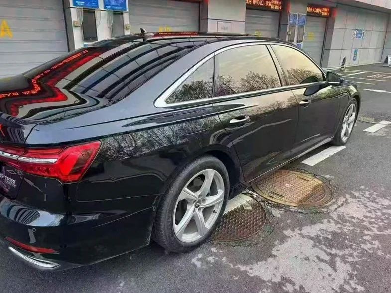 奥迪A6L 内饰前排