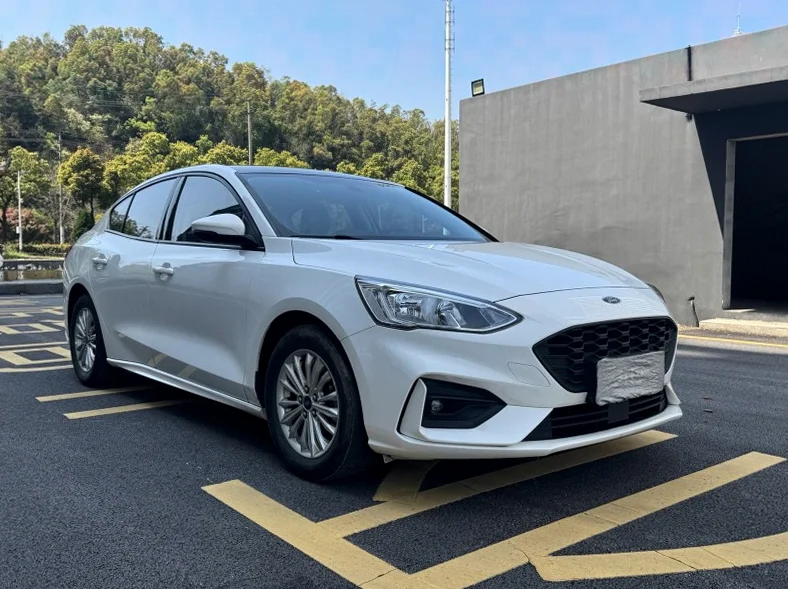 福特福克斯 正面外观二