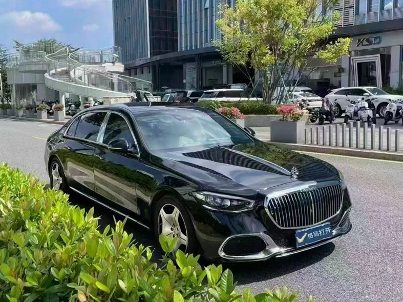 奔驰S 正面外观三