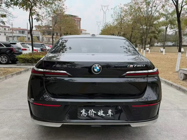宝马7系 后面外观三