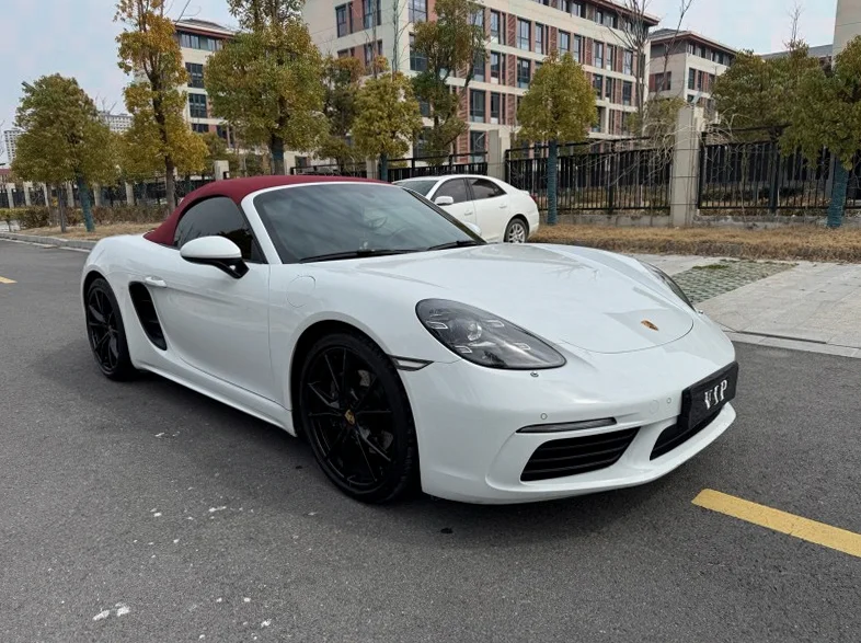 保时捷718 后面外观一