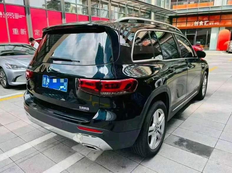 奔驰GLB 后面外观二