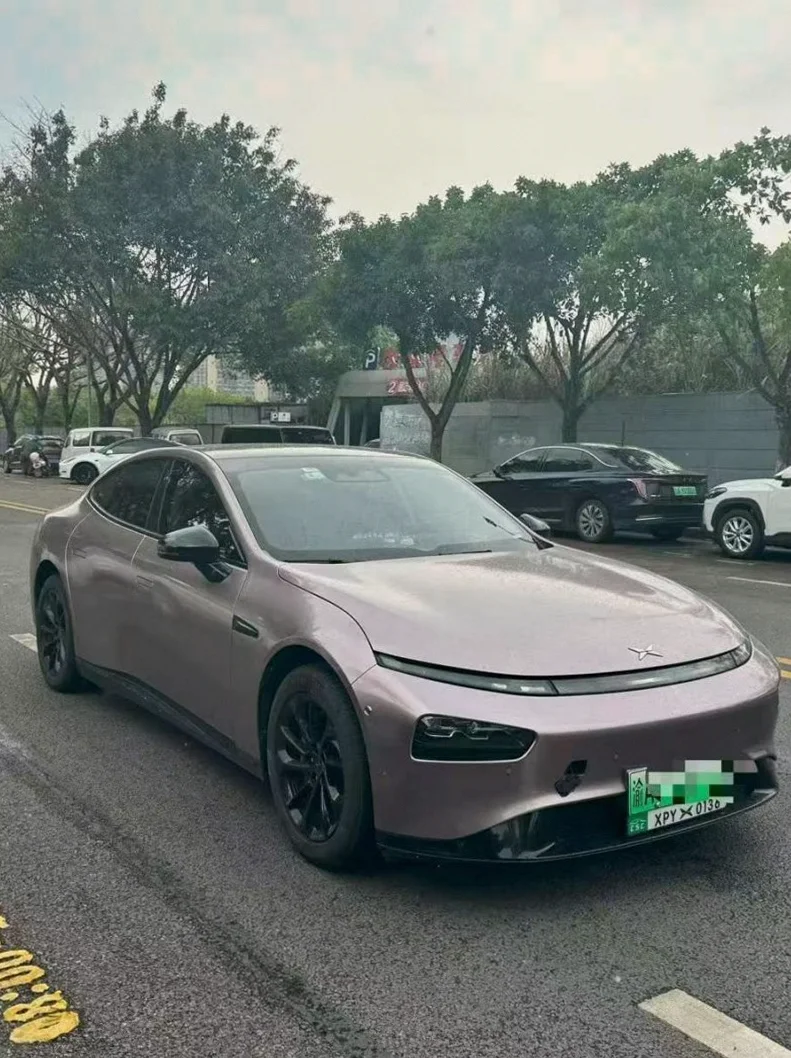 小鹏汽车p7 正面外观二