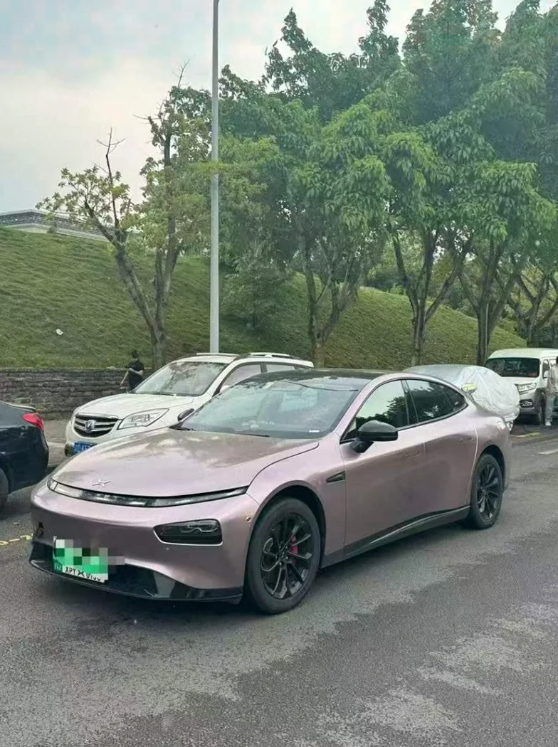小鹏汽车p7 正面外观三