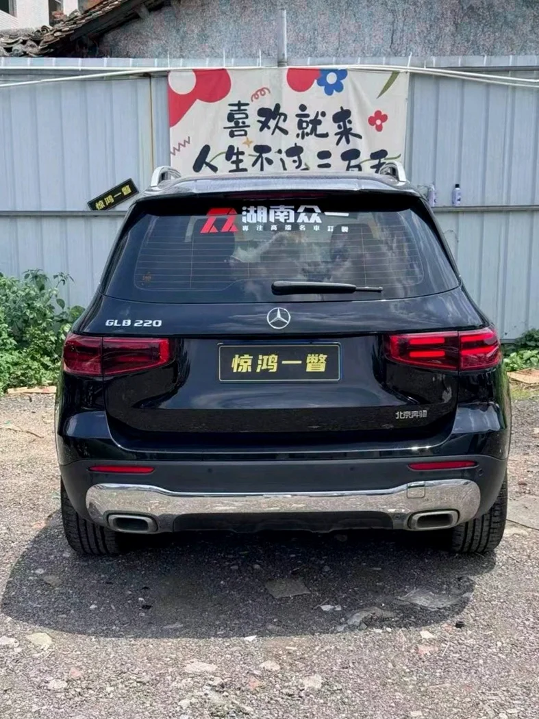 奔驰GLB 后面外观二