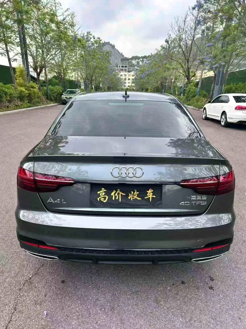 奥迪A4L 内饰前排