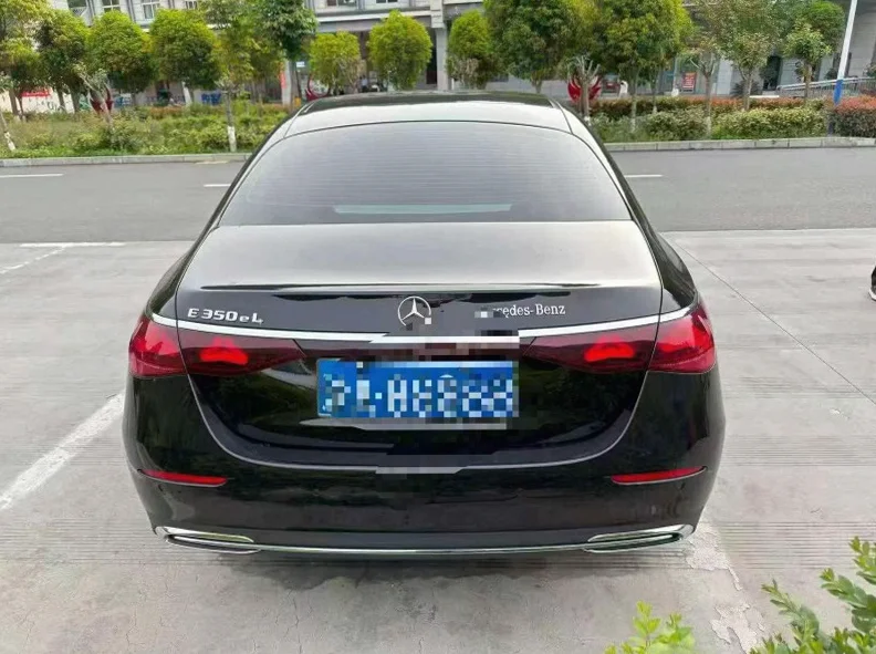 奔驰E 驾驶室