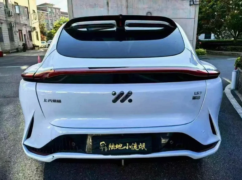智己L7 内饰后排