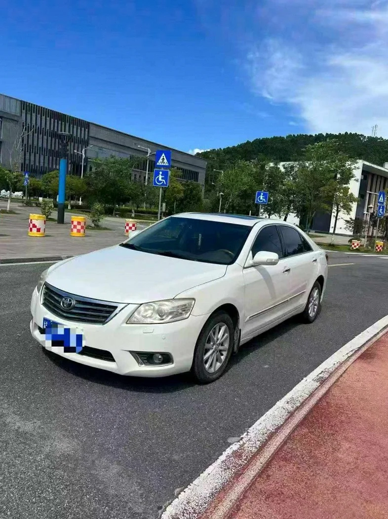 丰田凯美瑞 正面外观二