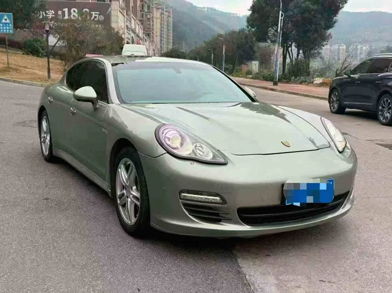 保时捷帕拉梅拉 正面外观二