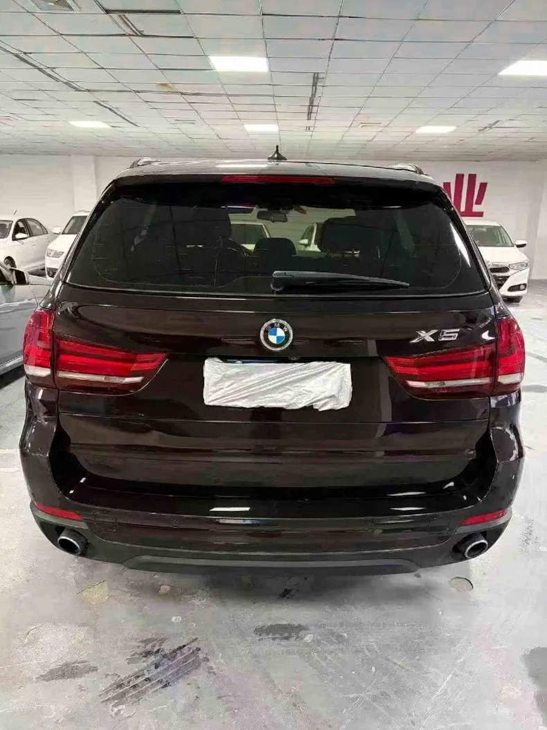 宝马X5 后面外观二