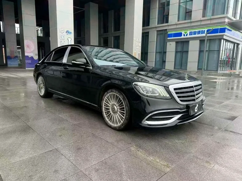 奔驰S 正面外观三