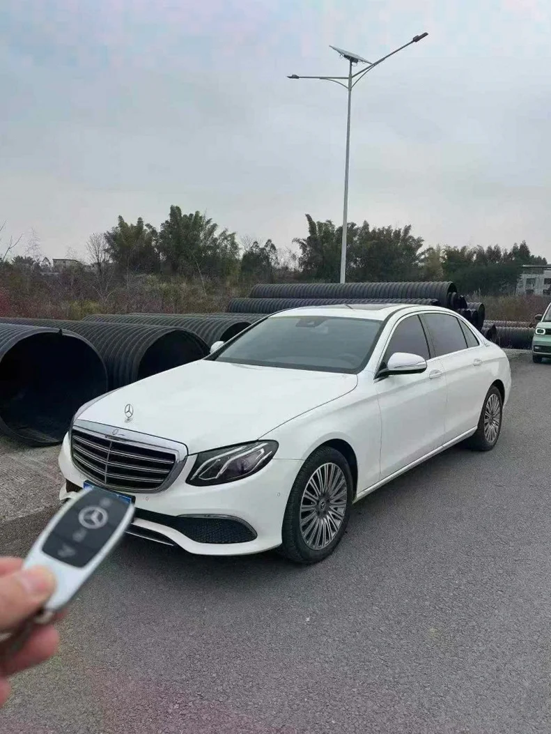 奔驰E 正面外观三
