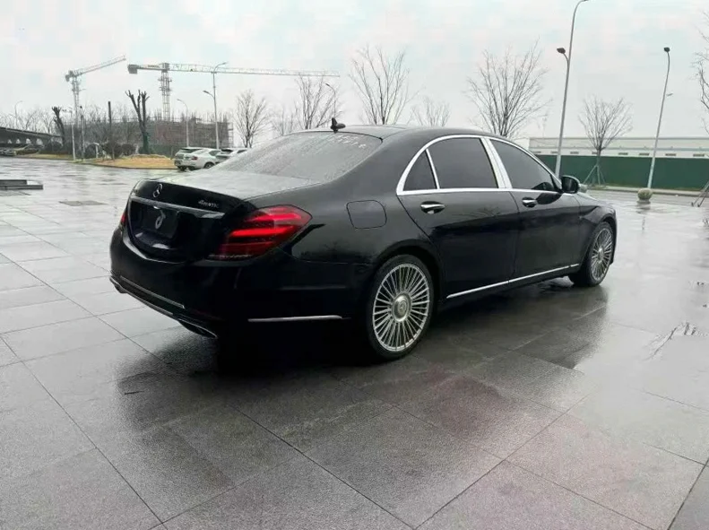 奔驰S 内饰前排