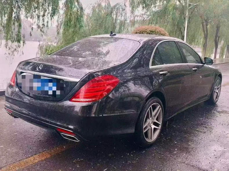 奔驰S 内饰后排