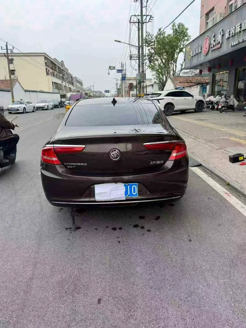 别克君越 内饰后排