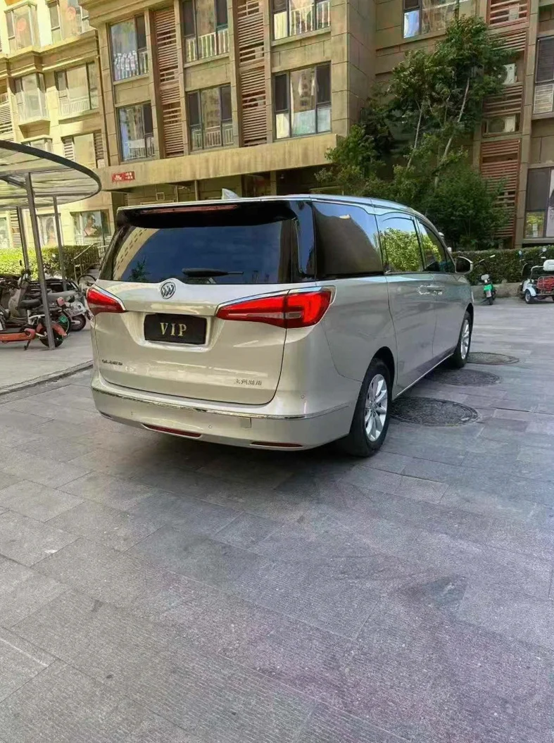 别克GL8 驾驶室