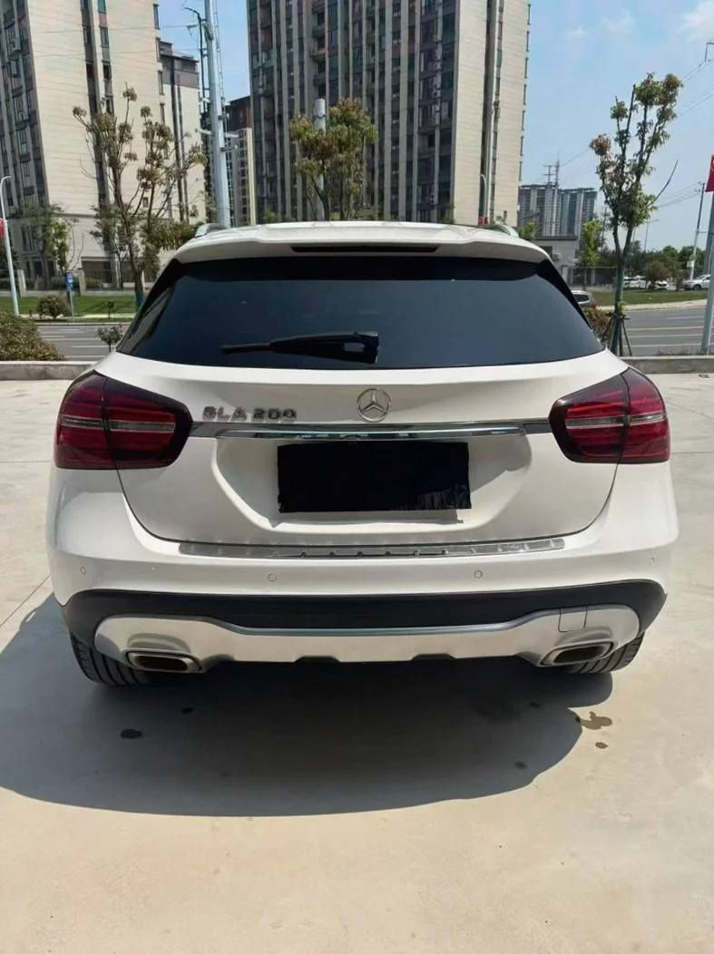奔驰GLA 后面外观二