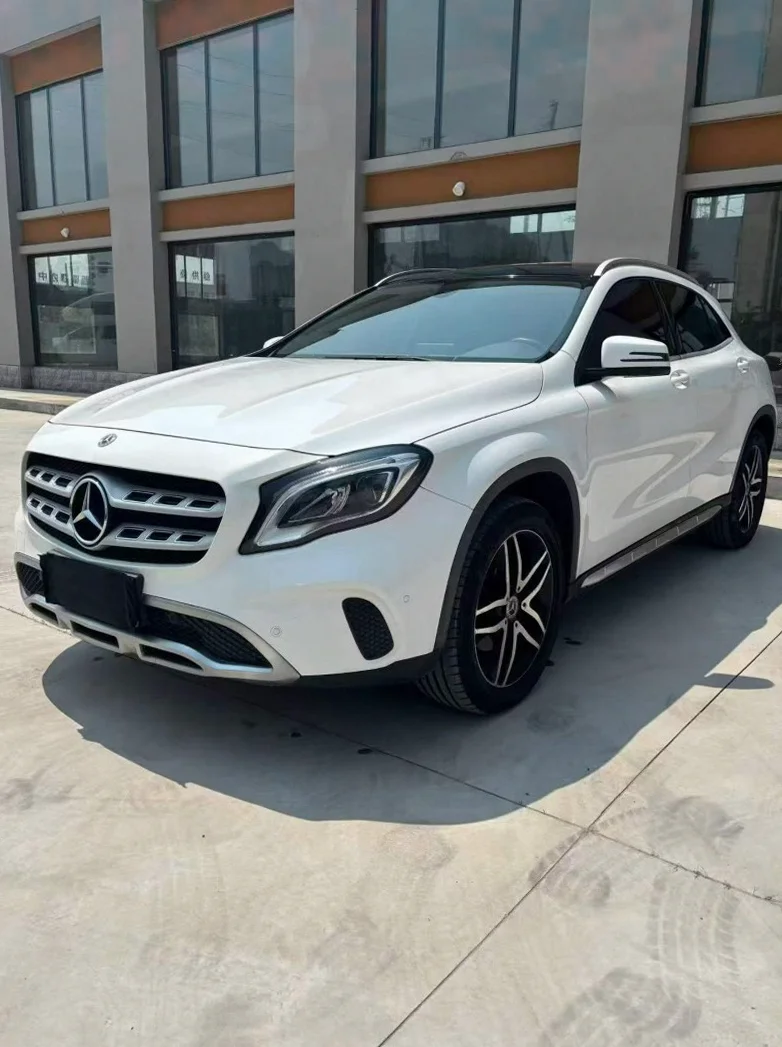 奔驰GLA 正面外观二