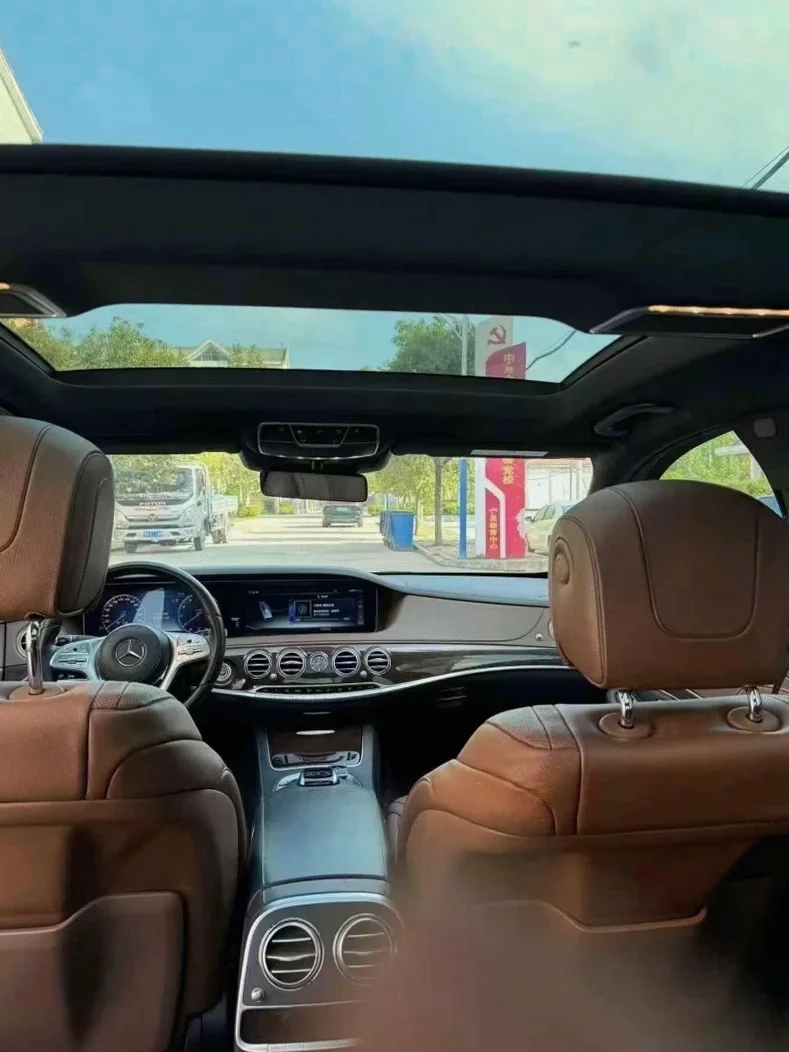 奔驰S 后面外观三