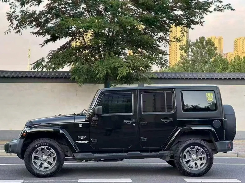 Jeep牧马人 内饰前排