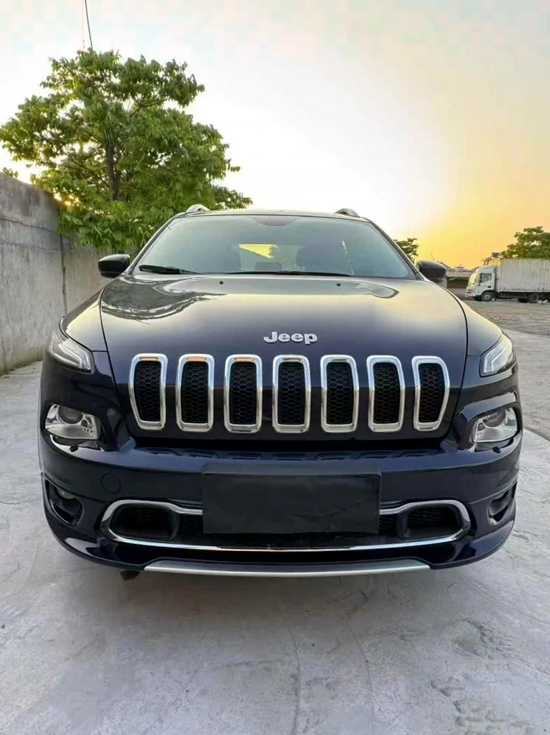 18年Jeep自由光2.4L高配