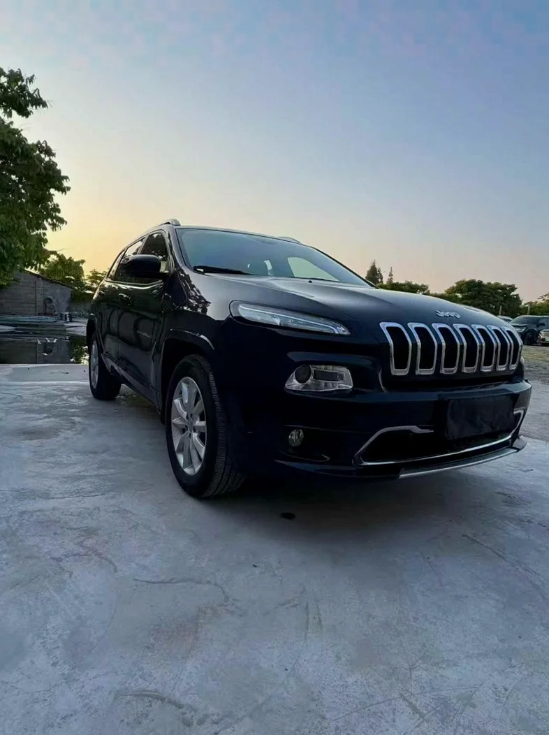 Jeep自由光 正面外观三