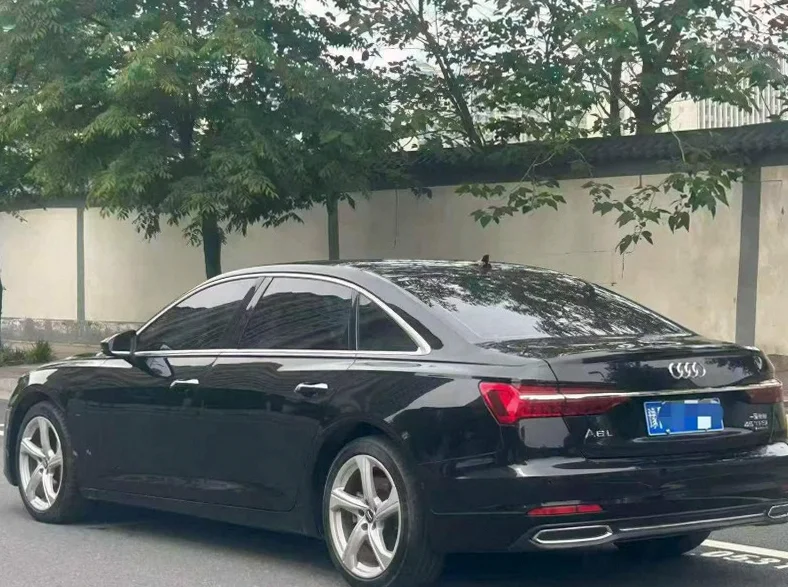 奥迪A6L 内饰后排