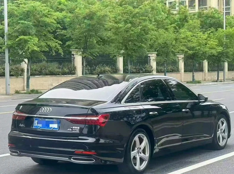 奥迪A6L 内饰前排