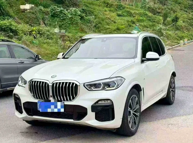 宝马X5 正面外观三