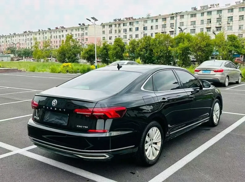 大众帕萨特 后面外观一