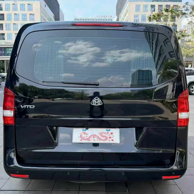 奔驰威霆 驾驶室