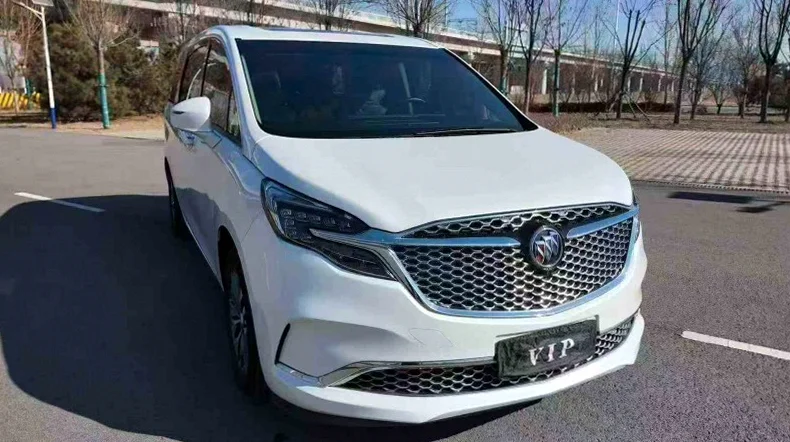 别克GL8 正面外观二