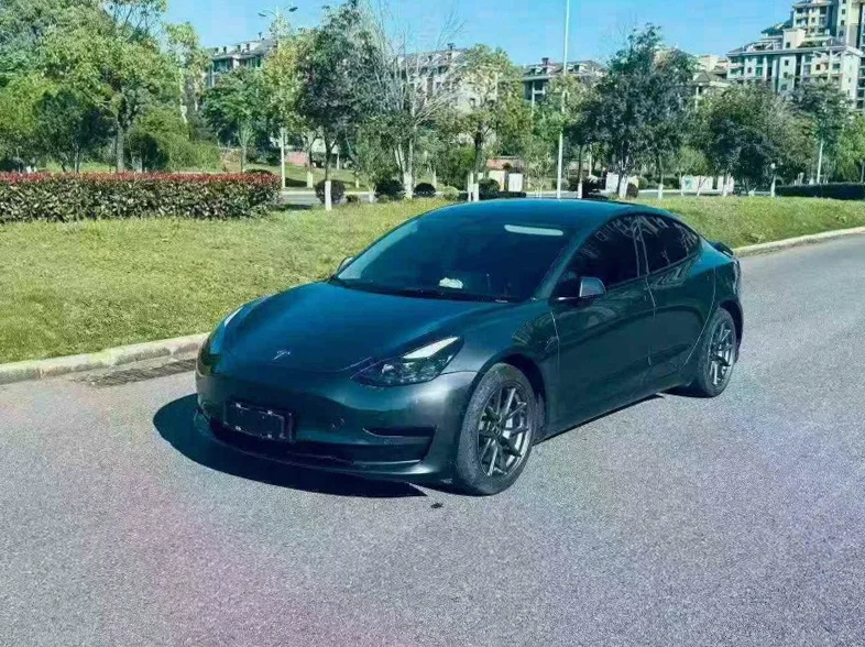 特斯拉MODEL 正面外观三