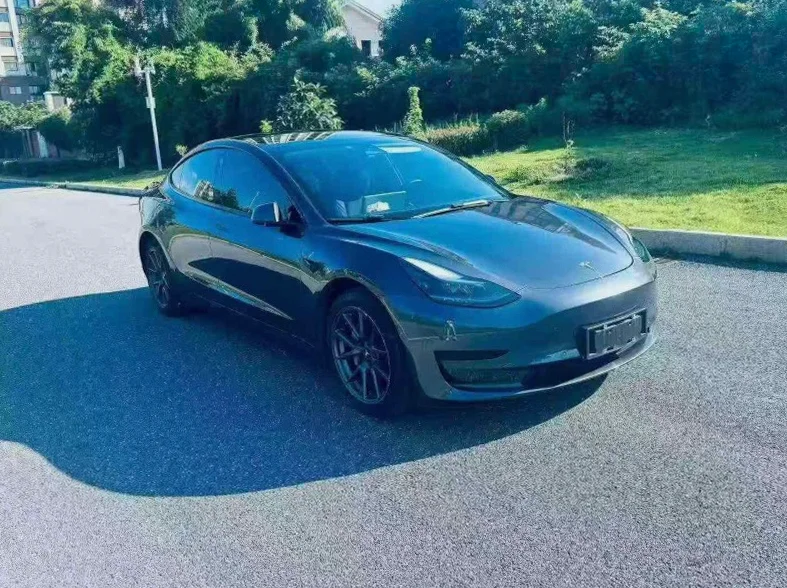 特斯拉MODEL 正面外观二