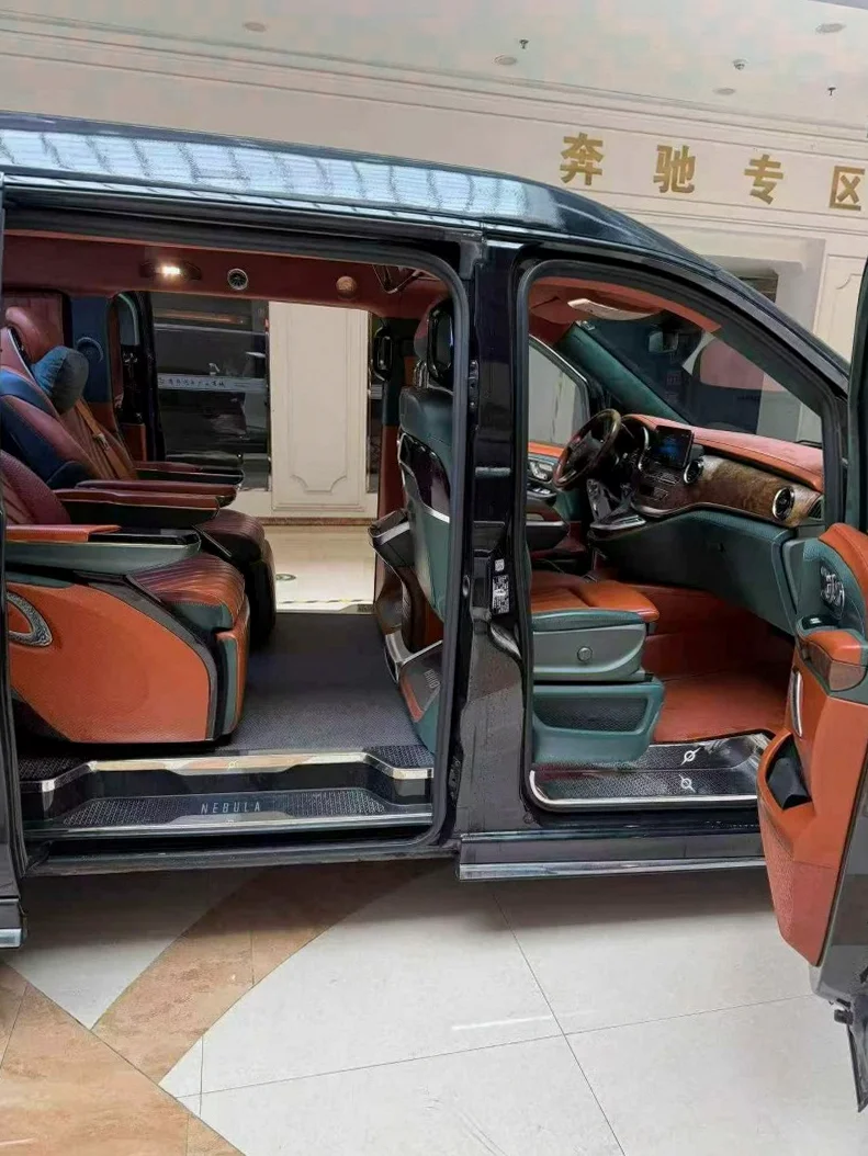 奔驰V 驾驶室