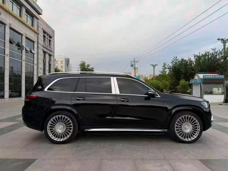 奔驰GLS 后面外观三