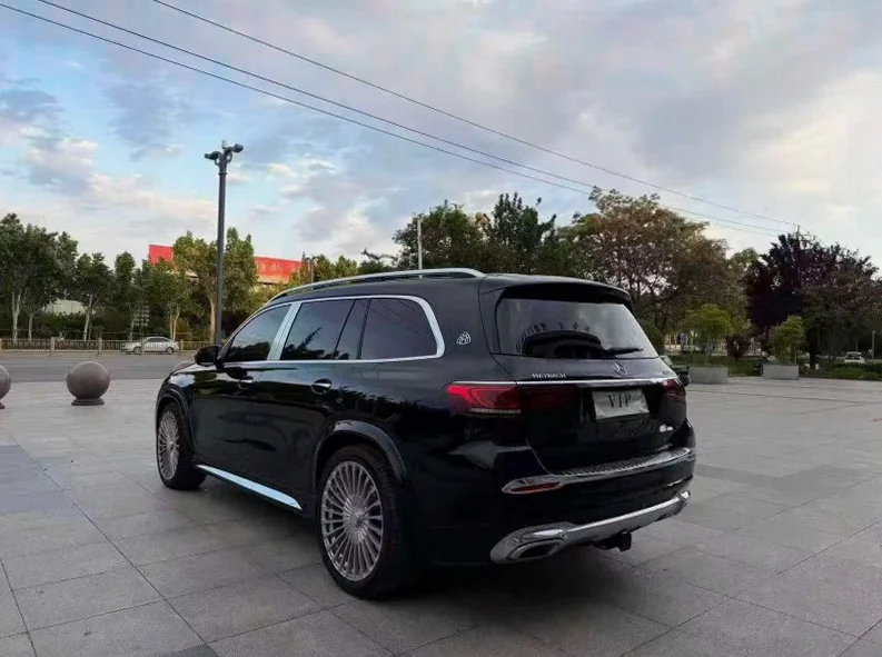 奔驰GLS 后面外观一