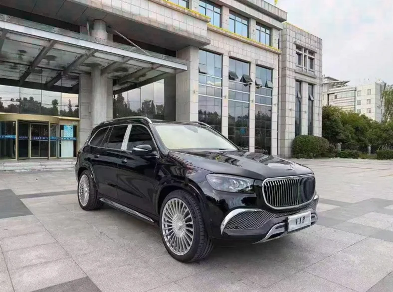 奔驰GLS 正面外观三