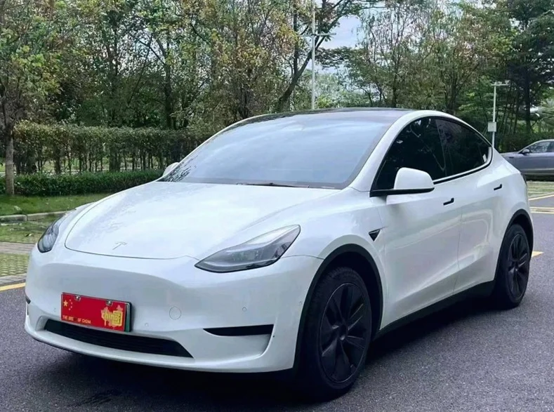 特斯拉MODEL 正面外观三